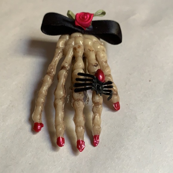 Skeleton hair clip with bow & black widow barrette - Picture 5 of 14